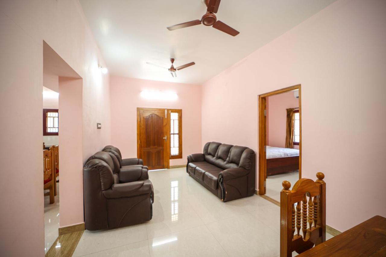 The Pothigai Palace Hotel Kuttālam Exterior foto